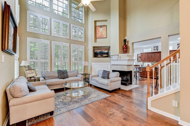Photo - 10222 Thornleaf Ln