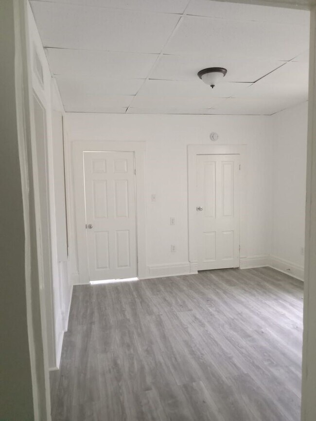 Photo - 690 Avenue E