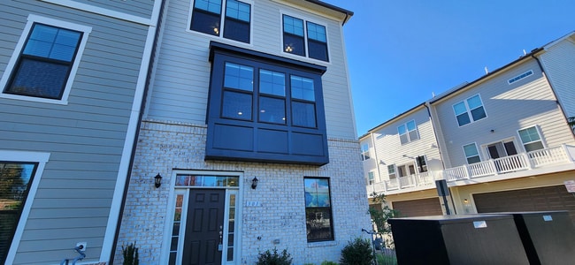 Building Photo - Downtown expansive luxury 3 level Townhome