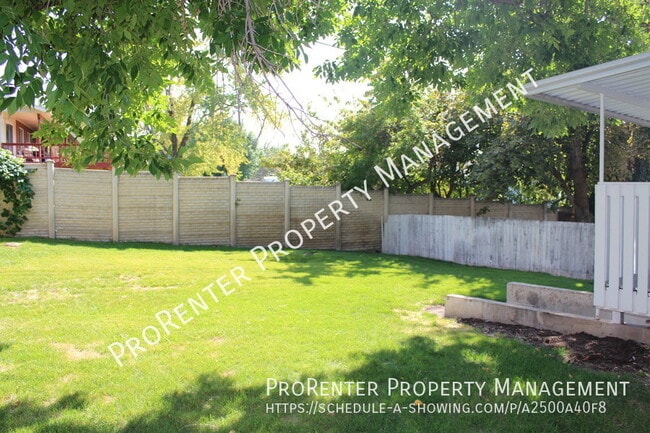 Photo - 523 Applewood Dr