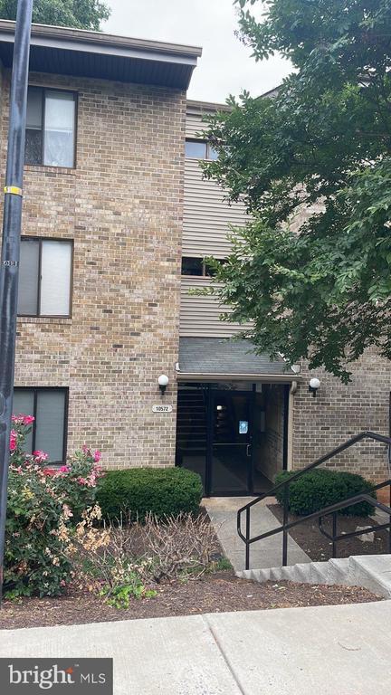 Building Photo - 10572 Twin Rivers Rd Unit A-1