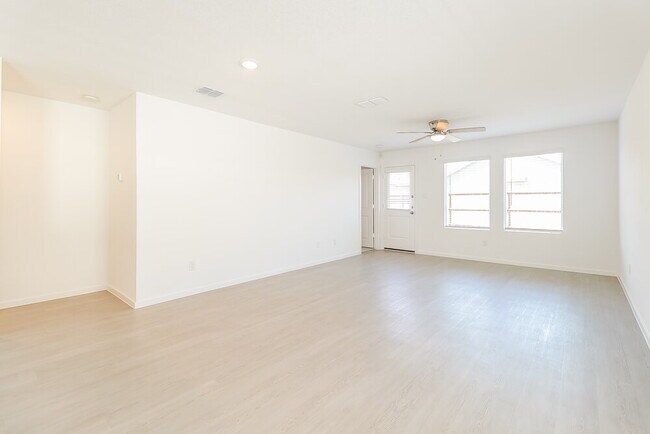 Photo - 1239 Maple St