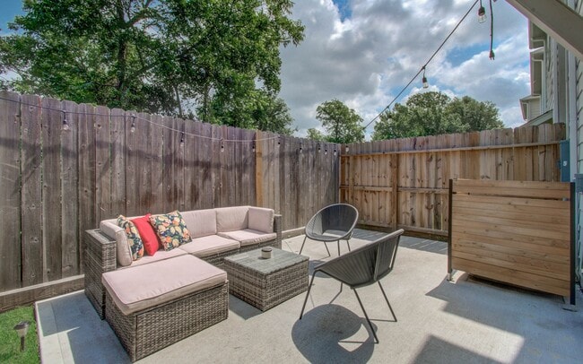 Photo - 970 Highland Sound Ln