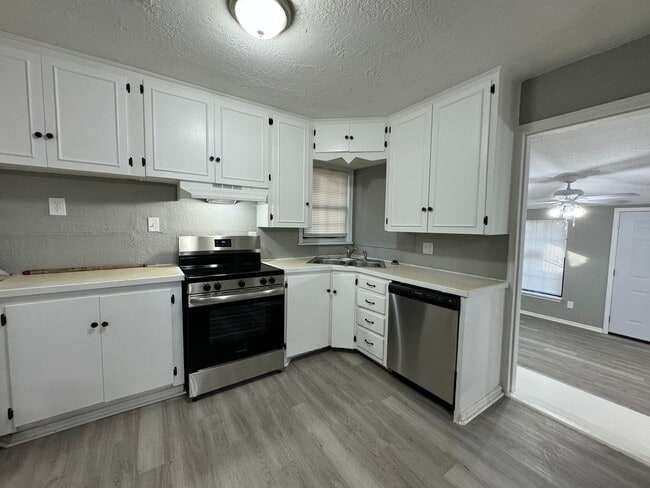 Photo - 1803 NW Williams Ave