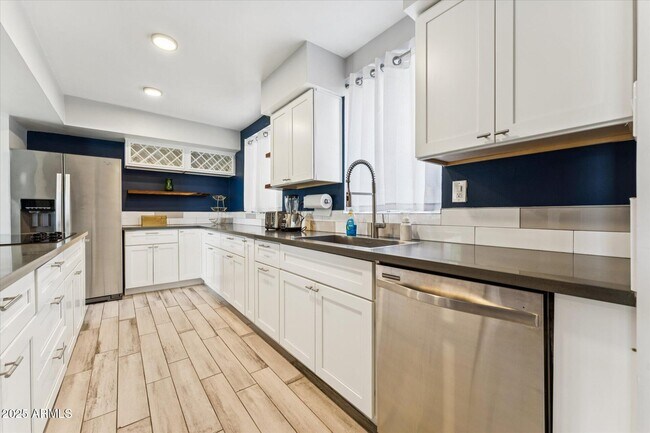 3242 E Camelback Rd Unit 105