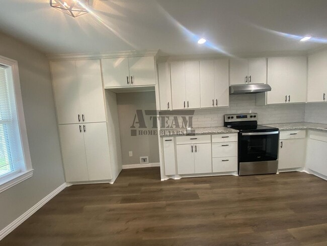 Photo - Beautiful 2 Bed 1 Bath house for rent!!