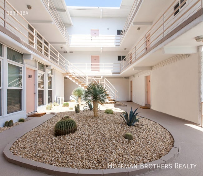 Photo - 6873 Franklin Ave Unidad 205