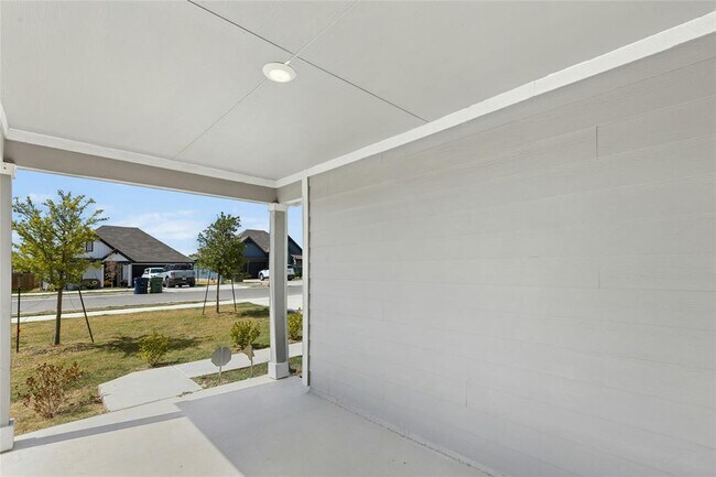 Photo - 203 Sweetwater Crk Ln