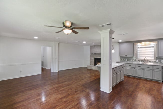Photo - 215 E Boyd St