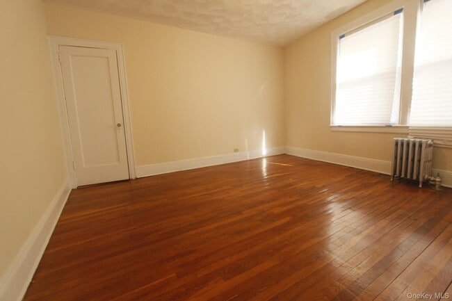 Photo - 477 Merrick Rd