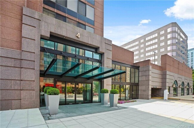 Photo - 4 Martine Ave Unidad 520