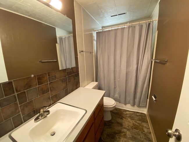506 1st Ave NE Unit B
