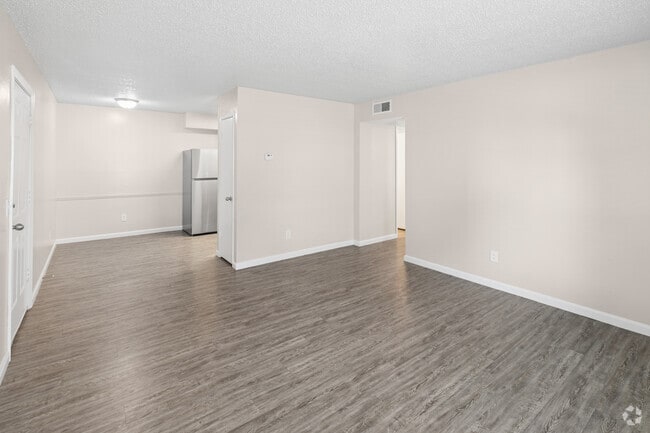 2x1BGS - 2BR, 1BA - 806SF - Living and Dining Area