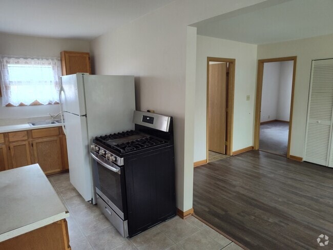 Building Photo - 26 N Center St Unit #1 Center Rental
