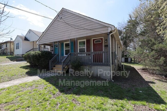 Building Photo - 38 N Old Church St Rental