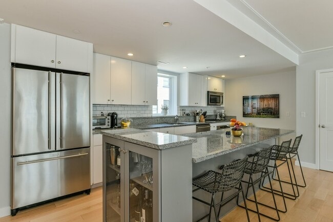 Photo - 335 W 2nd St Unidad #16 Rental