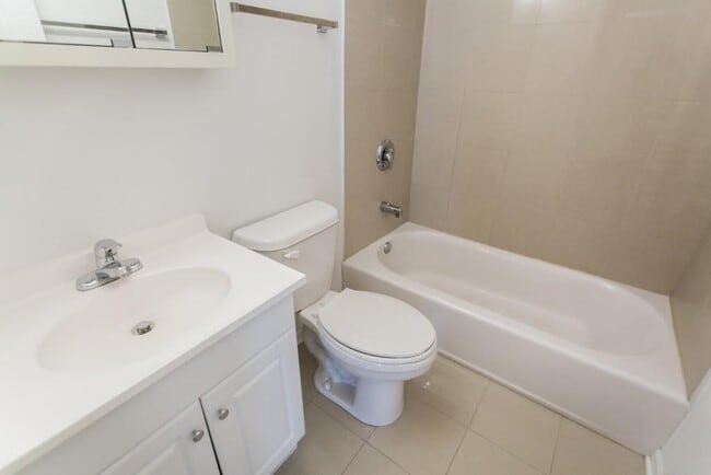 Photo - 525 W Oakdale Ave Unit 505