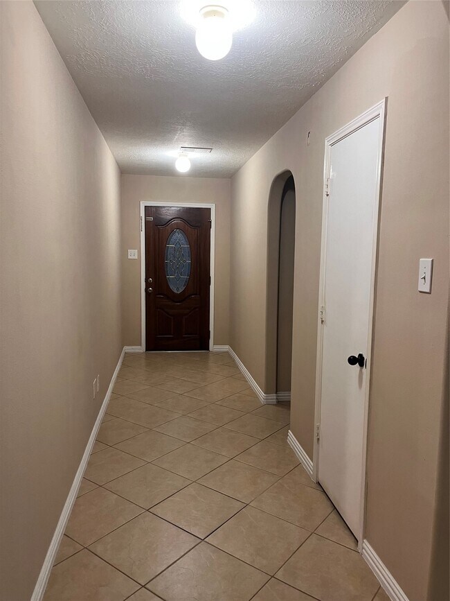 Photo - 10910 Thorncliff Dr