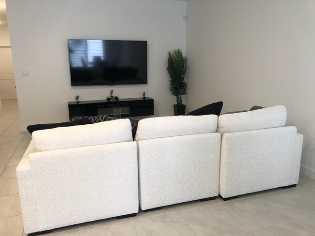 Photo - 939 NW 3rd Ter