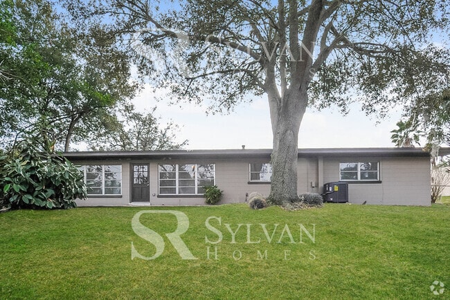 Building Photo - Enjoy living the good life in this 3 bedro... Rental