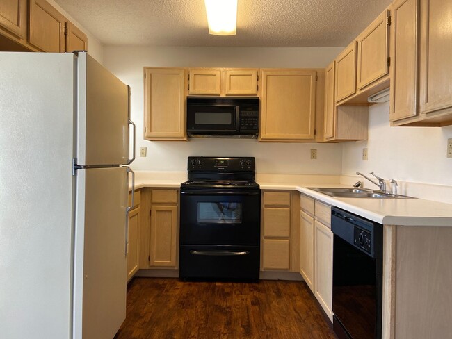 Photo - Condominium in FoxPointe