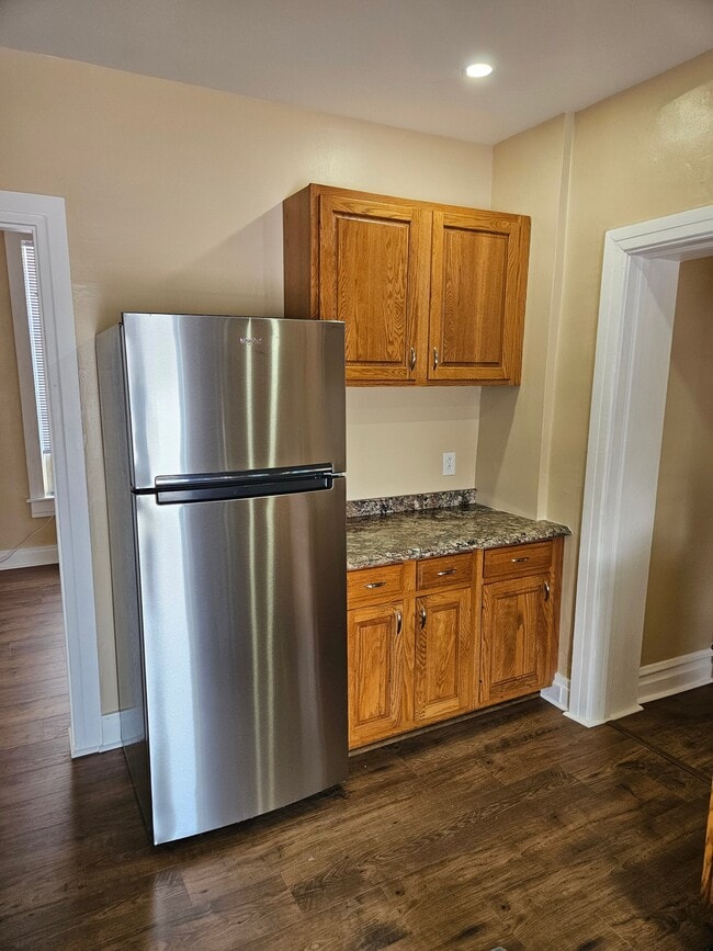 145 W Main St Unit 2