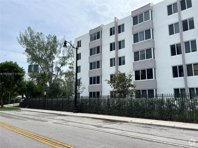 Building Photo - 250 180th Dr Unit 205 Rental
