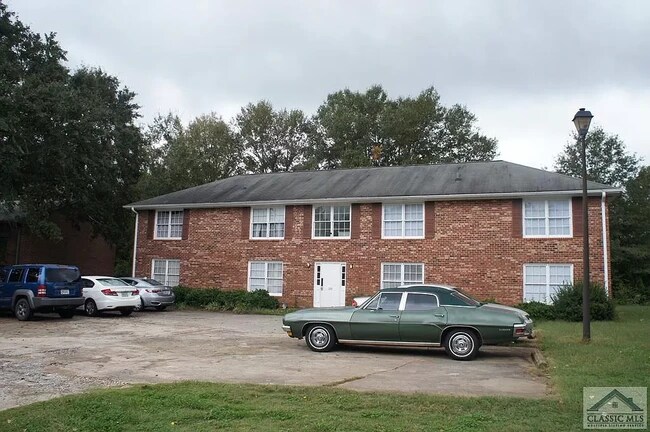 Quadruplex - 120 Barrington Pl Apartments Unit Renovated2