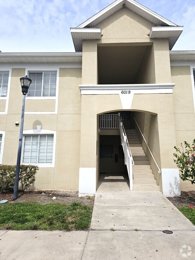 Building Photo - Villages Of Bloomingdale Condo