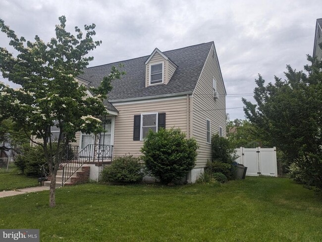 Photo - 1129 Center Ave House
