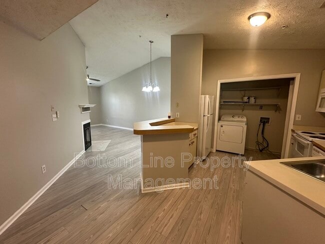 Photo - 942 Stewarts Creek Dr Unidad #8