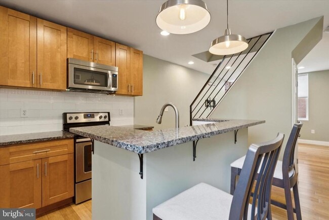 Photo - 2053 Martha St