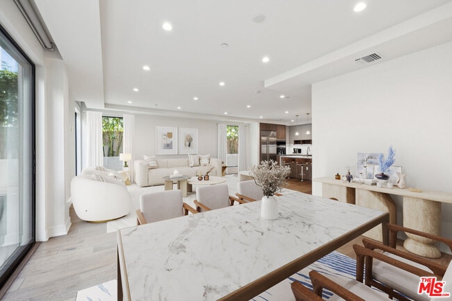 Photo - 725 Croft Ave Unit 304