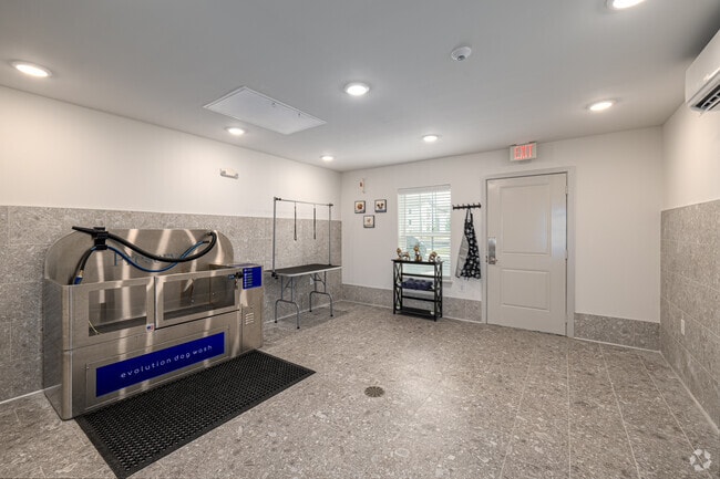 Spa para mascotas - Preserve at Hanover Park Apartments