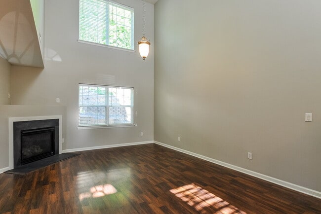 Photo - 701 Champion St