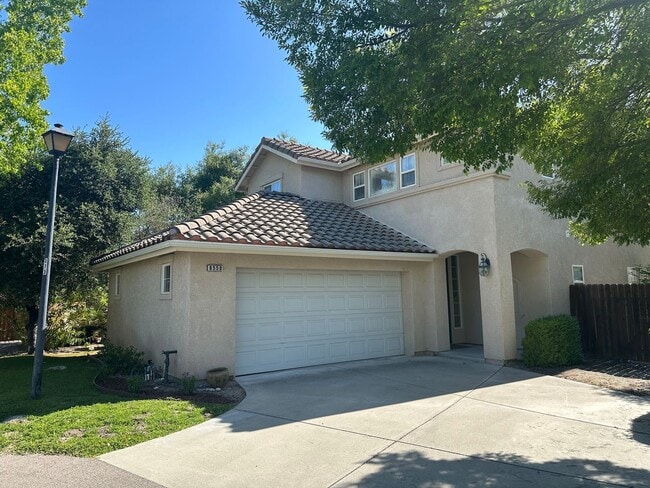 Building Photo - Beautiful home in gated golf course community