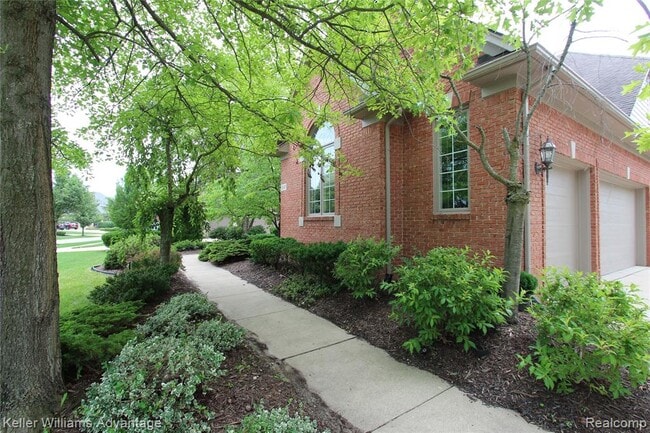 Photo - 18547 Clairmont Cir E