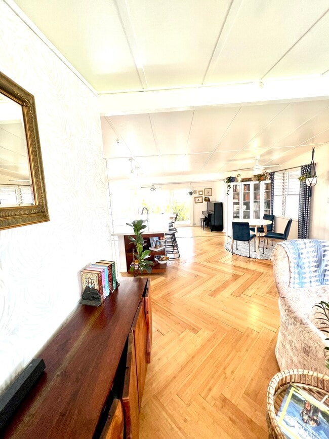 Photo - 2015 Komo Mai Dr