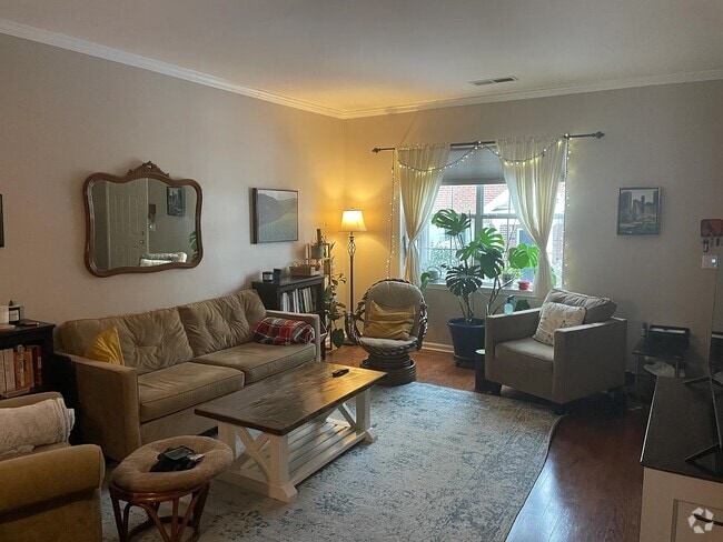 Building Photo - 3163 Parthenon Ave Rental