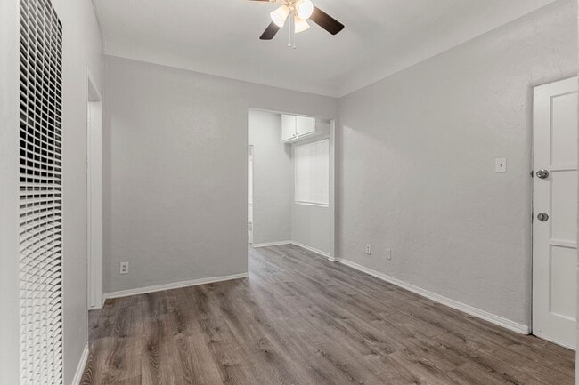 Photo - 722-726 Maine Avenue