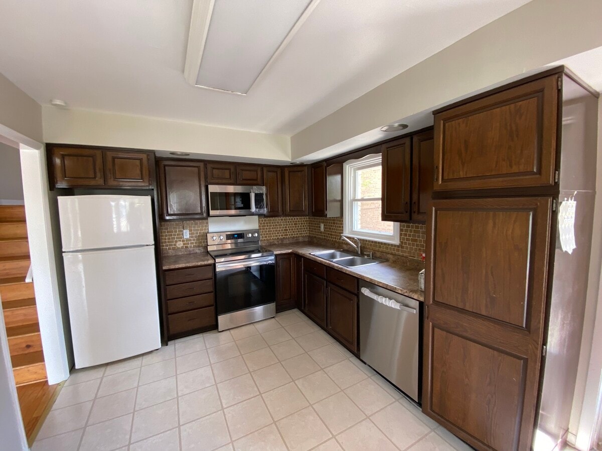 Photo - 704 Laramie Ave
