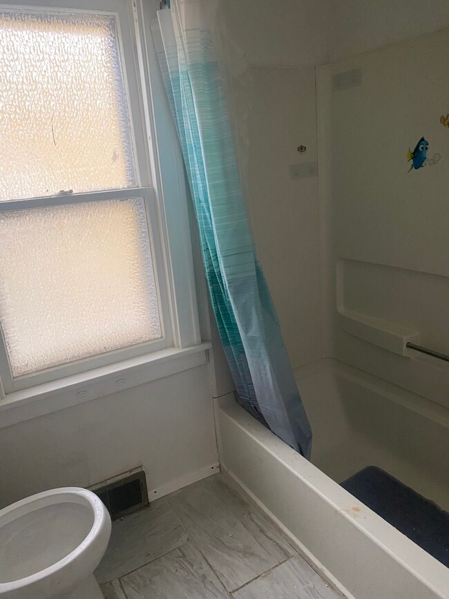 Photo - 470 Winspear Ave Unidad 1st floor