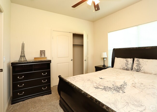 2BD,2BA - 910 SF - Bedroom