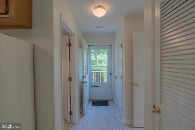 Photo - 5105 Shore Dr