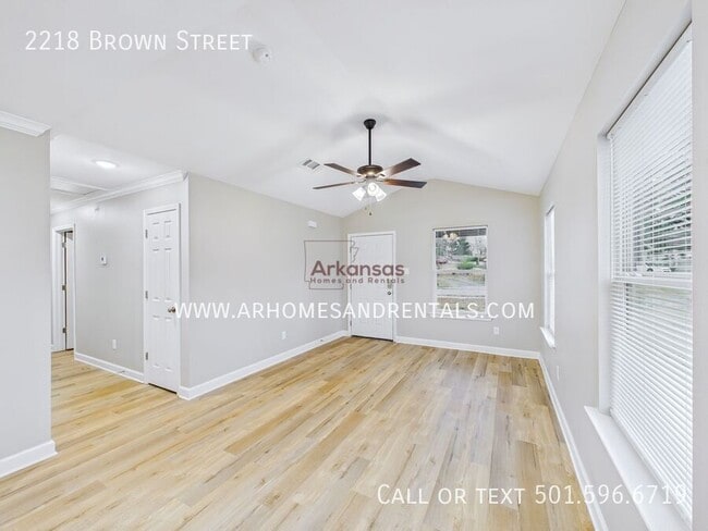 Photo - 2218 Brown St