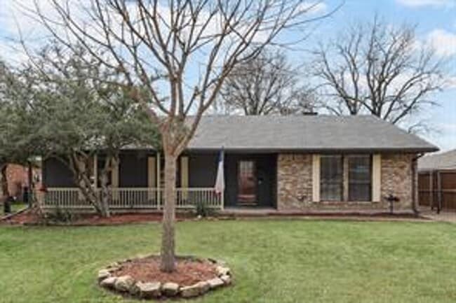 Building Photo - Charming Rowlett Retreat: Updated and Move in Ready