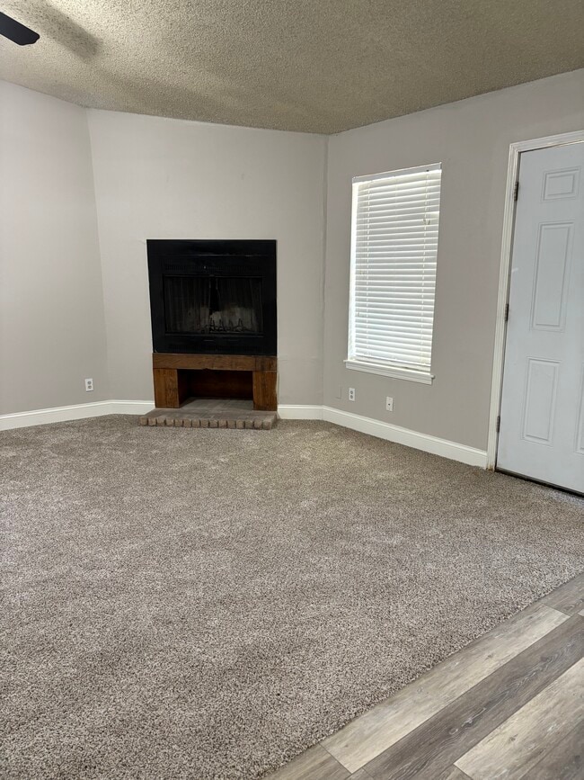 Building Photo - 824 Hardy Springs Cir Unit C