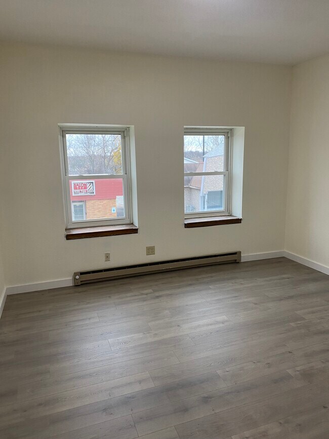 Photo - 184 W Wisconsin Ave Unit 4