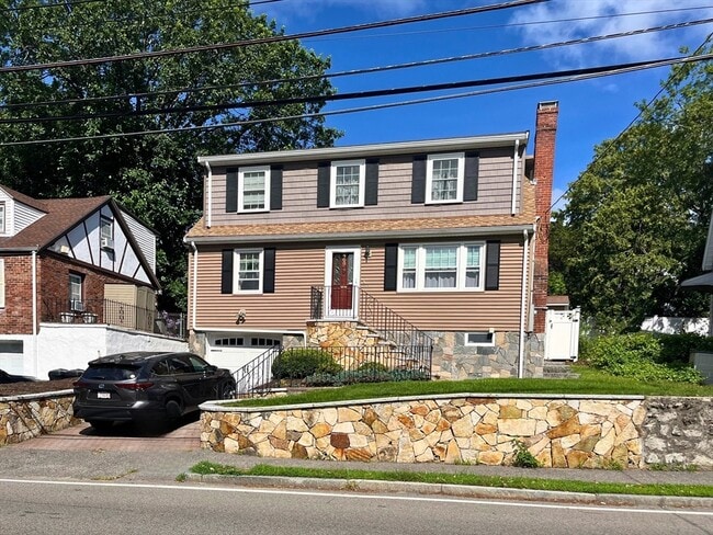 Photo - 469 Appleton St