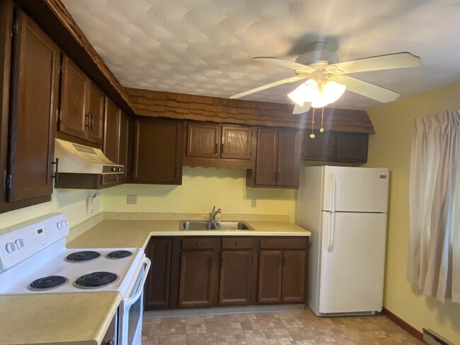 Kitchen - 103 S Spring St